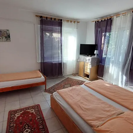 Tapolcai Homestay *